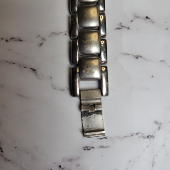 B.U.M. Equipment vintage 1990s crystal 686 stainless steel quartz womens watch - Picture 6 of 10